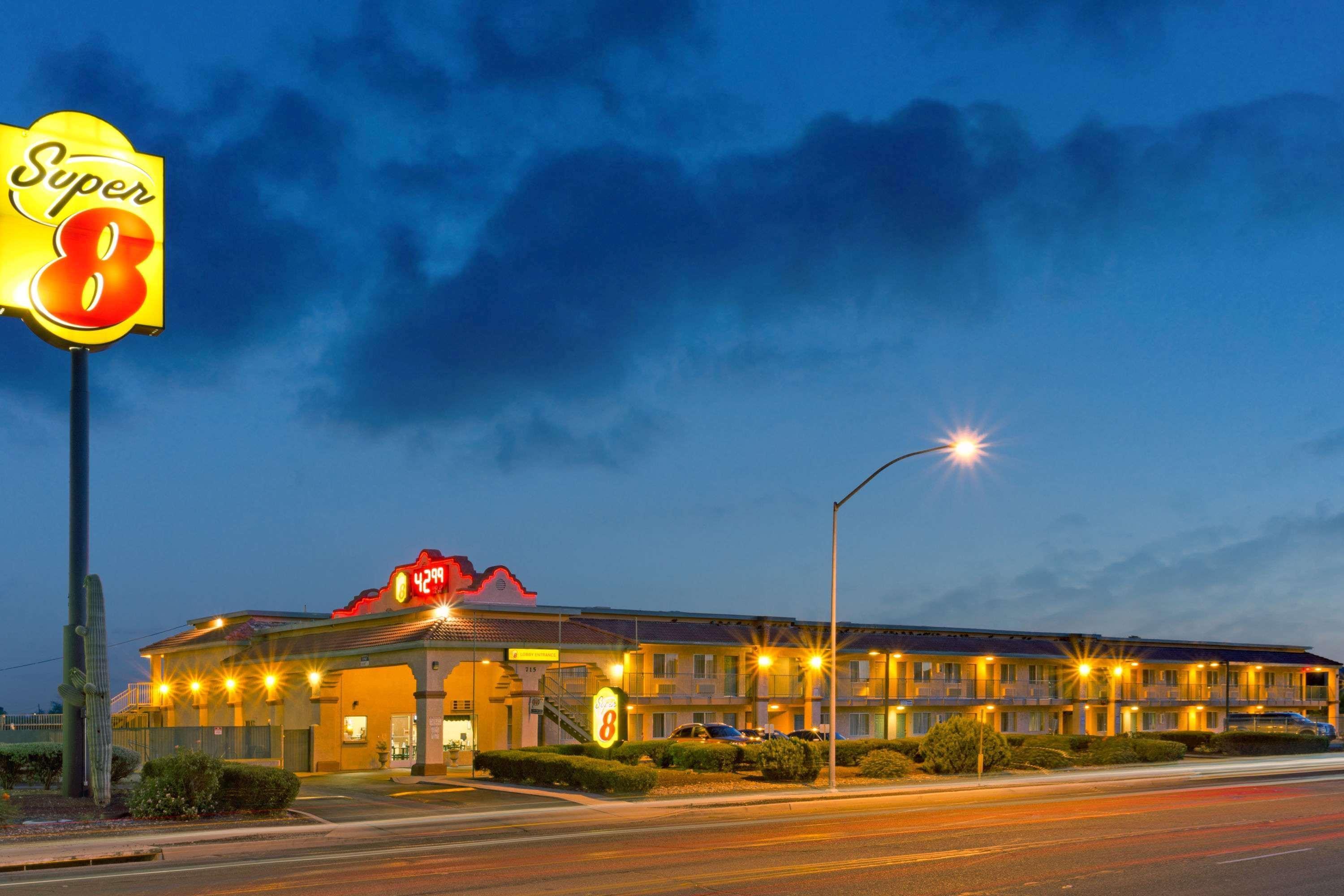 Готель Super 8 By Wyndham Tucson Downtown Convention Center Екстер'єр фото