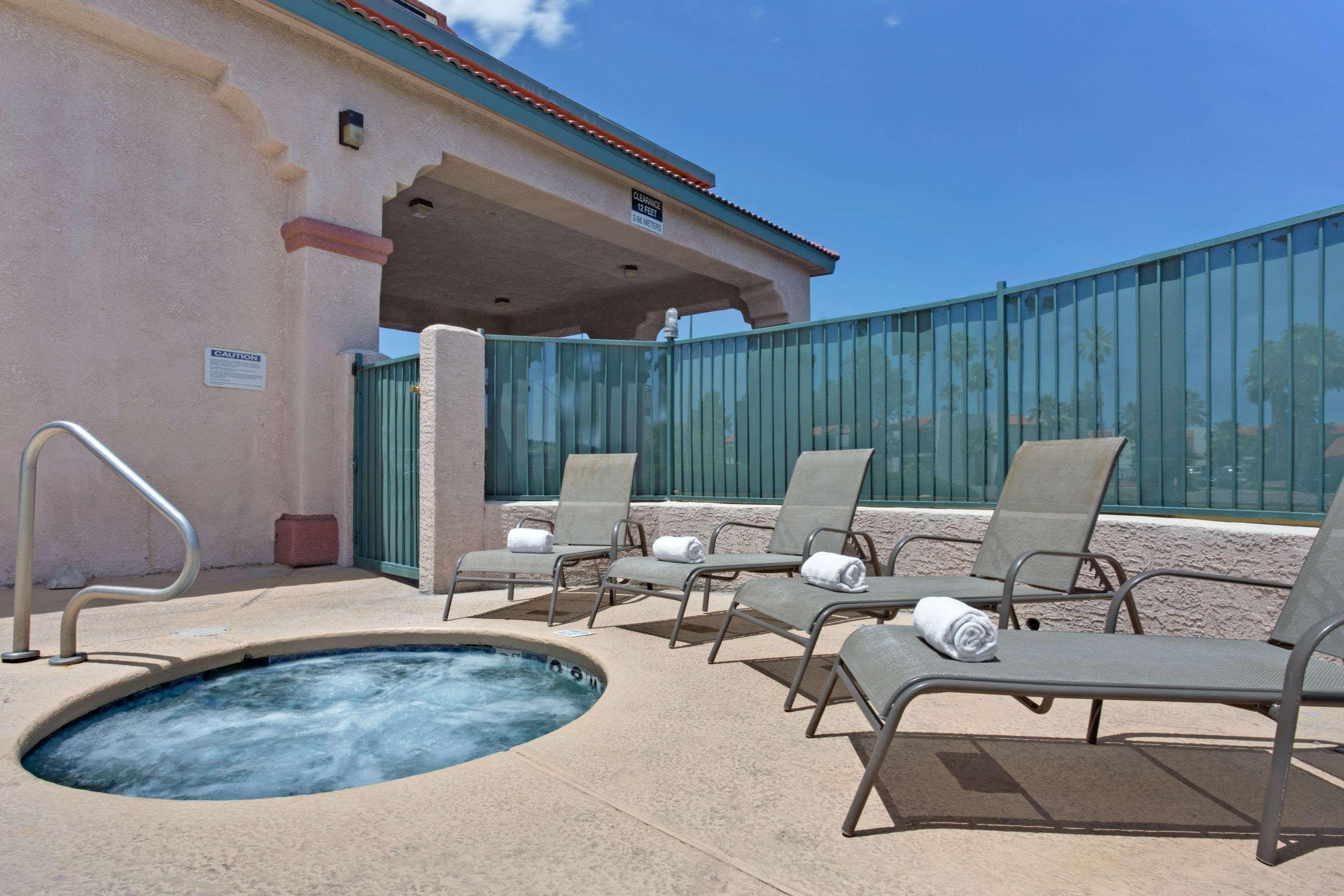 Готель Super 8 By Wyndham Tucson Downtown Convention Center Екстер'єр фото