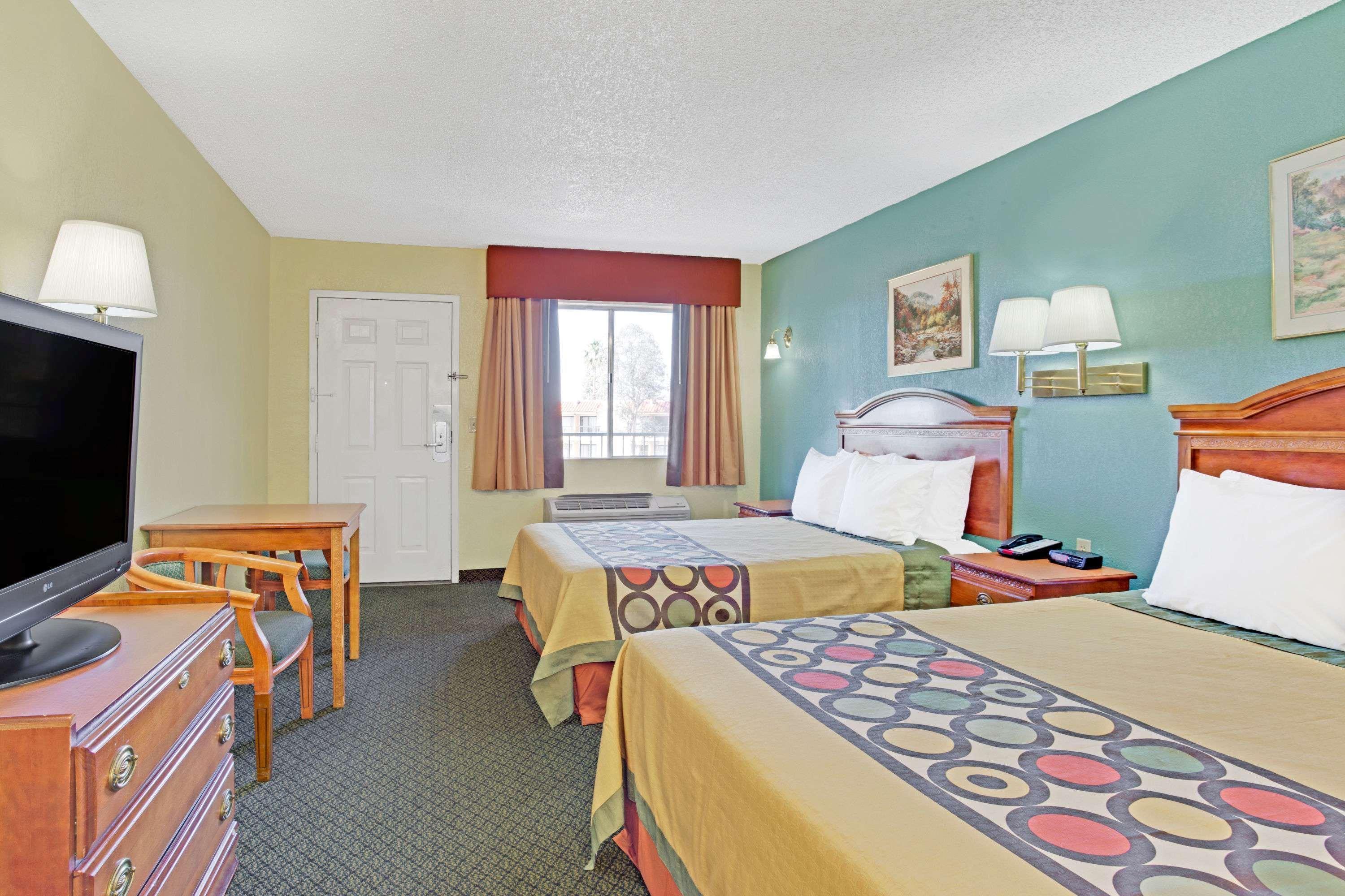 Готель Super 8 By Wyndham Tucson Downtown Convention Center Екстер'єр фото