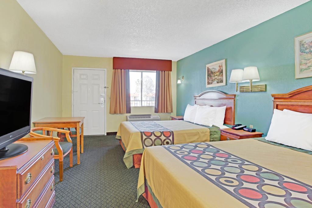 Готель Super 8 By Wyndham Tucson Downtown Convention Center Екстер'єр фото